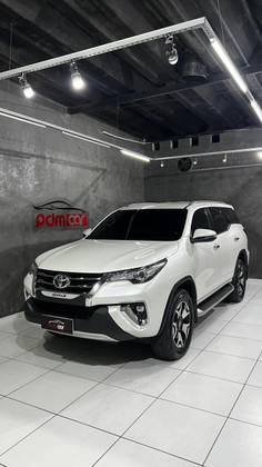 TOYOTA HILUX SW4 2.8 SRX 4X4 7 LUGARES 16V TURBO INTERCOOLER DIESEL 4P AUTOMÁTICO TOYOTA HILUX SW4 2.8 SRX 4X4 7 LUGARES 16V TURBO INTERCOOLER DIESEL 4P AUTOMÁTICO